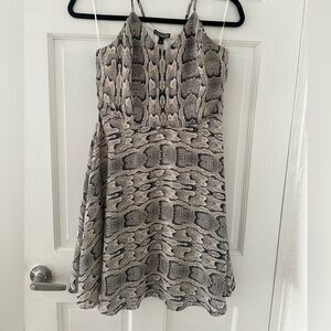like new express snake print dress size 8 size zipper